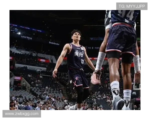 徐昕6+13领衔陈国豪仅4分 徐昕6+13领衔陈国豪仅4分